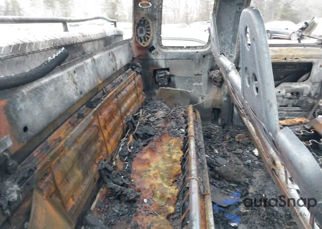 1FTHX26H3VEA67581: 41370732