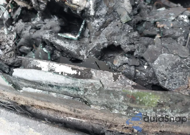 1FTHX26H3VEA67581: 41370732