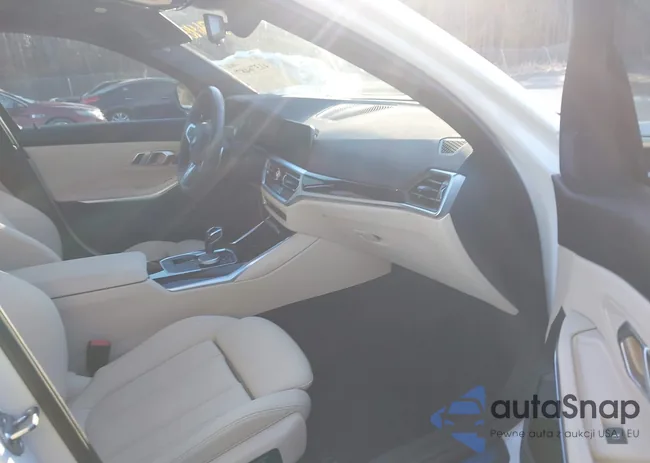 3MW5R1J06L8B11272: 41376487