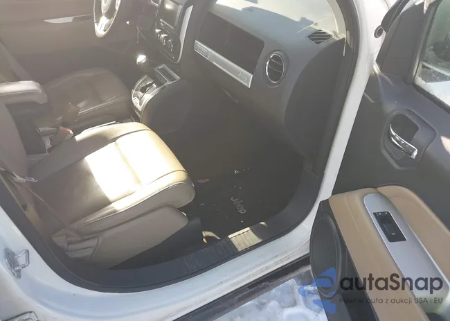 1C4NJDEB1GD797219: 41375729