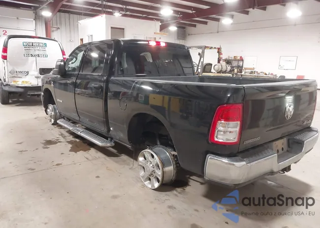 3C6UR5DL3RG247733: 41390194