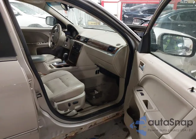 1FAFP28105G200279: 41392899