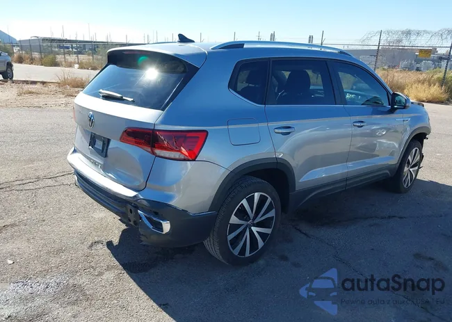 3VVEX7B21RM001601: 41406215