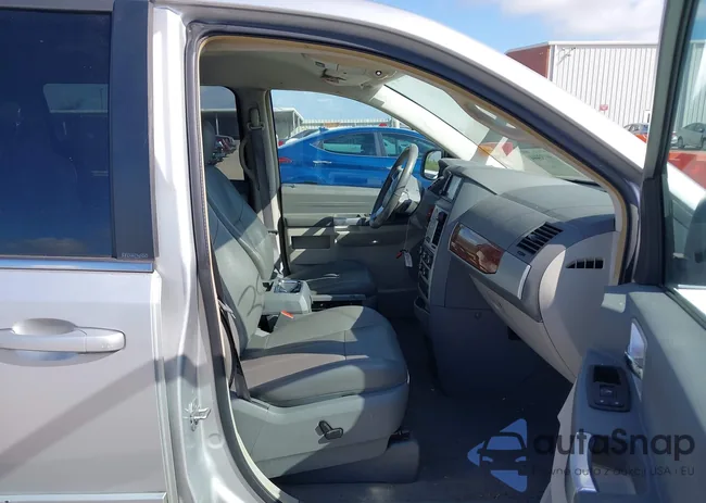 2A8HR54P38R821228: 41410331