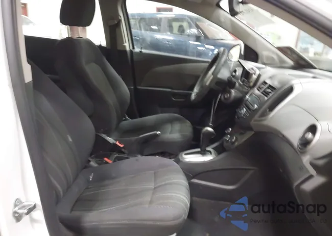 1G1JC6SH4F4151872: 41412645