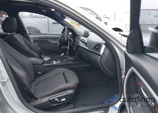 WBA8B9G57JNU96595: 41428666