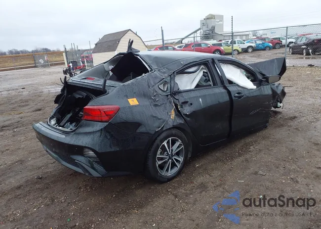 3KPF24AD9PE528876: 41442744