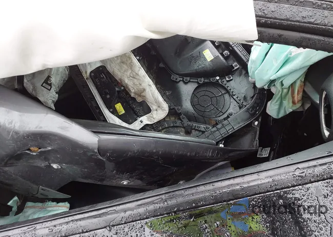 3KPF24AD9PE528876: 41442744