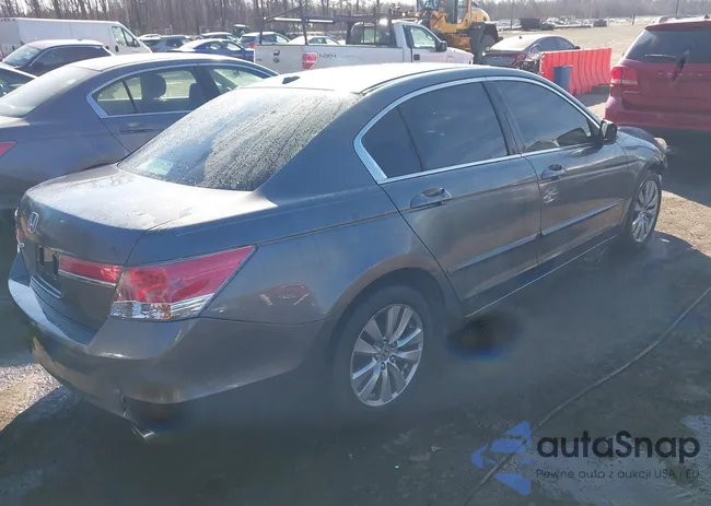 1HGCP2F84CA131241: 41448830