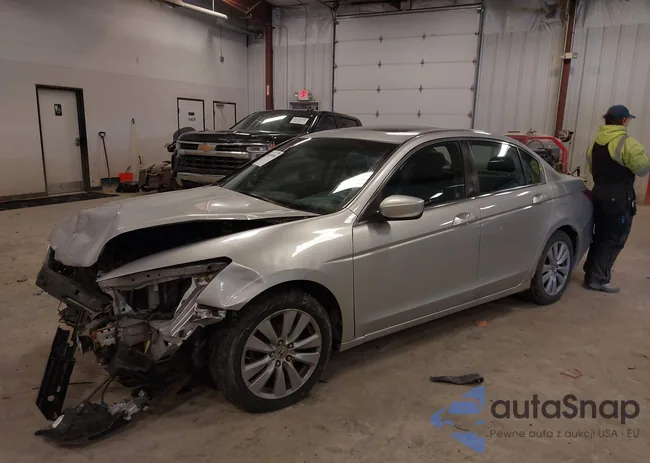 1HGCP2F83BA044509: 41449400