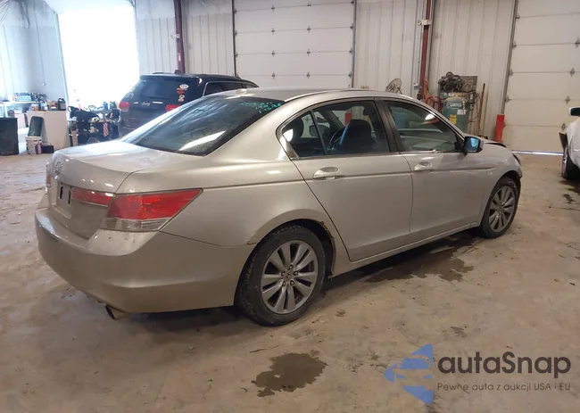 1HGCP2F83BA044509: 41449400