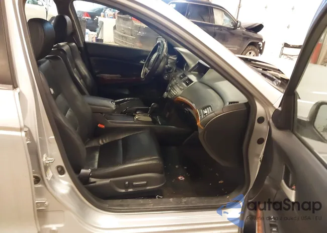 1HGCP2F83BA044509: 41449400