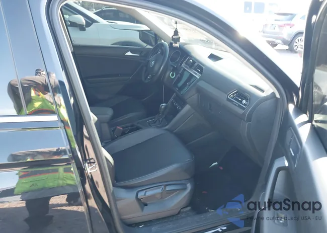 3VV3B7AX1LM019574: 41450002