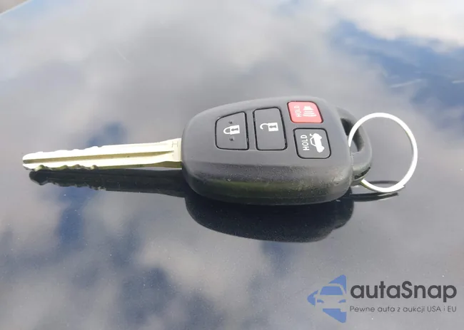 2T1BURHE9HC860823: 41450657