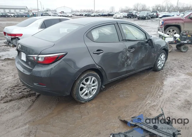 3MYDLBYV1HY187028: 41466165