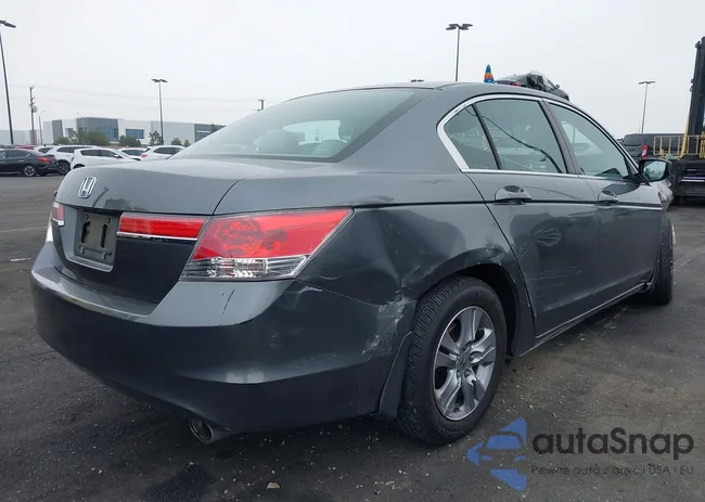 1HGCP2F41CA066247: 41467802