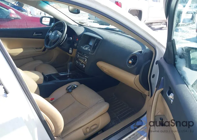 1N4AA51E09C847983: 41493773