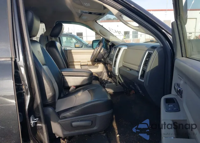 1D3HV18P79S803084: 41495790