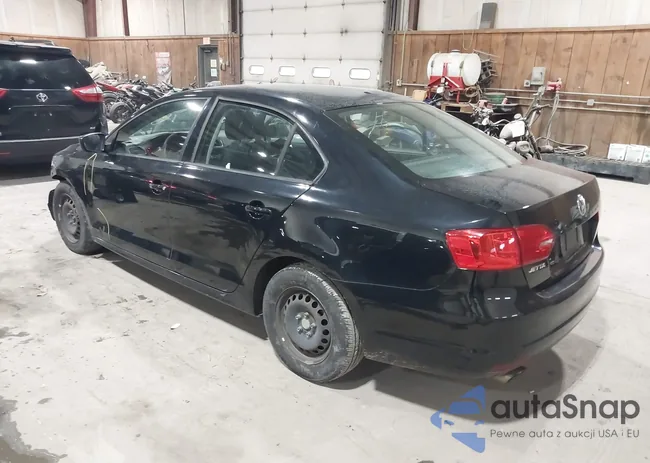 3VW1K7AJ9CM472825: 41502472