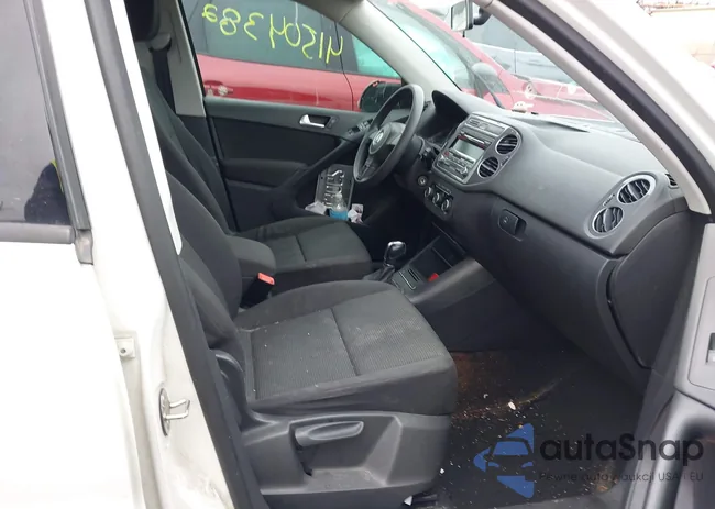 WVGAV7AX6CW546437: 41504382