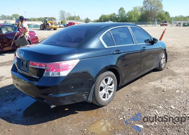 1HGCP2F65BA070611: 40515943