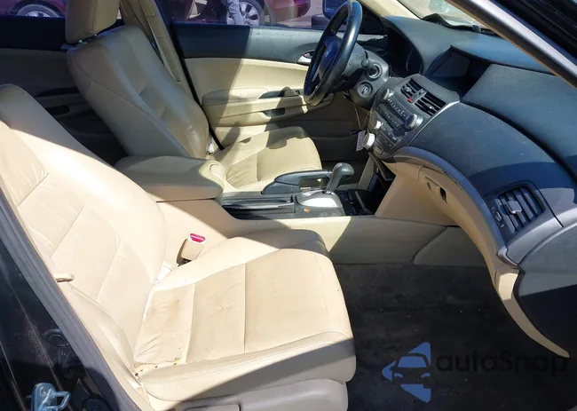 1HGCP2F65BA070611: 40515943