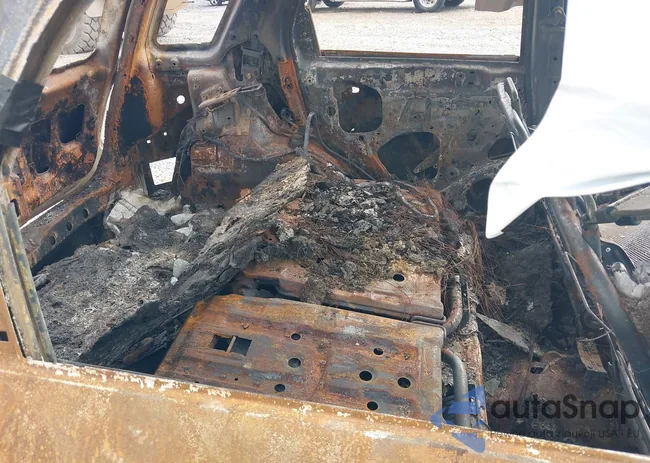 JS2YB417396202718: 40522733