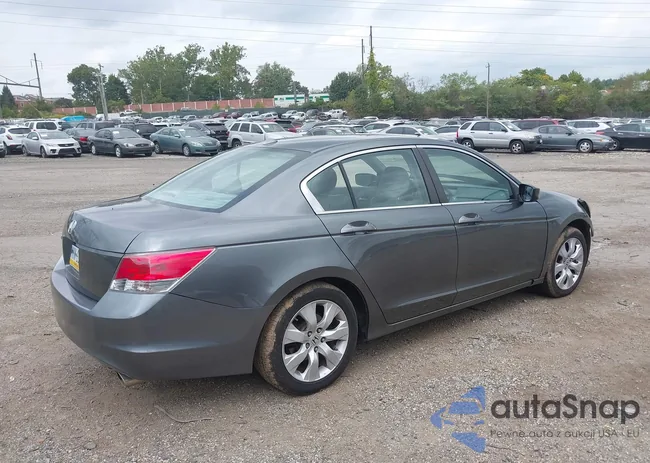 1HGCP2F88AA126492: 40523599