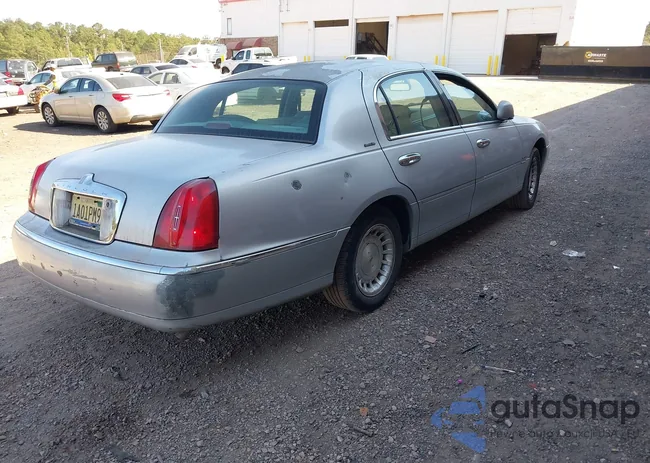 1LNFM81W3WY617074: 40528028