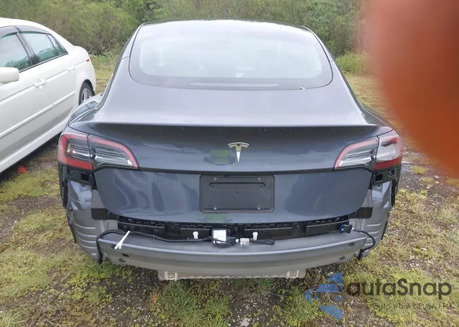 5YJ3E1EA4PF511213: 40533233