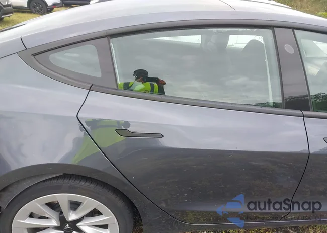 5YJ3E1EA4PF511213: 40533233