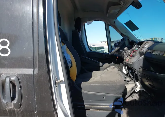 3C6TRVCG1JE138932: 40554537