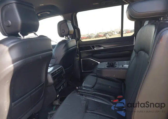 1C4SJSBP7RS131827: 40565843