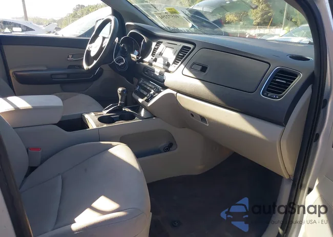 KNDMB5C15F6020621: 40572294