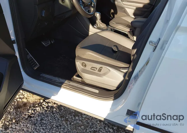 3VV2B7AX4LM174180: 40579394