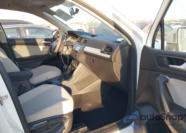 3VV1B7AX1MM002556: 40592120