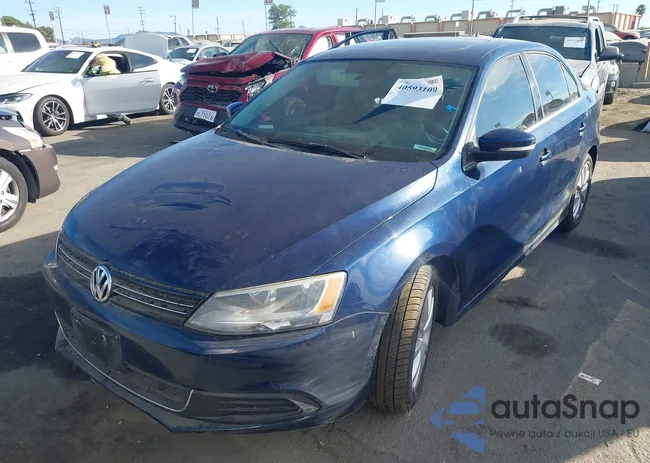 3VWD17AJ8EM385789: 40593109