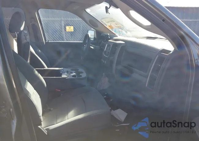 1C6RR6FTXDS674580: 40599868