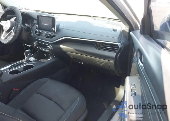 1N4BL4DV1KC131393: 40611015