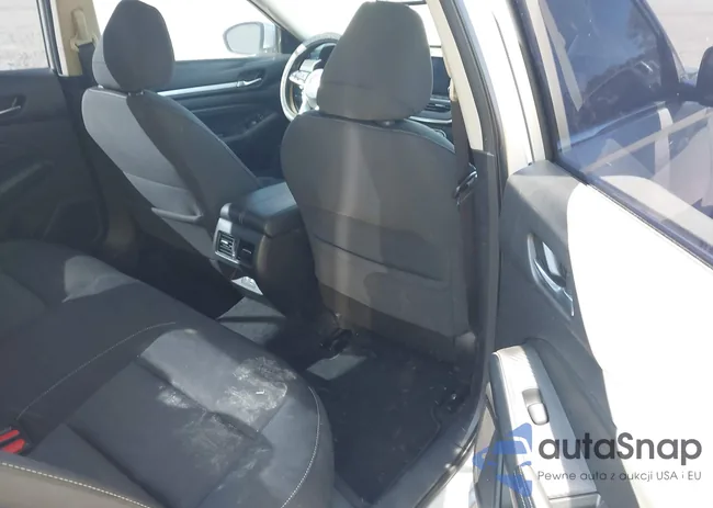 1N4BL4DV1KC131393: 40611015