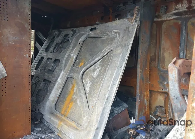 1FTYR2CM2KKA85871: 40619490