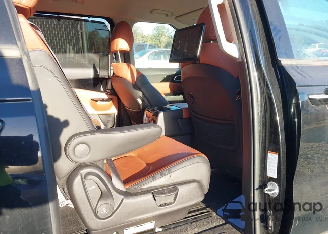 KNDNE5H30N6116595: 40627315