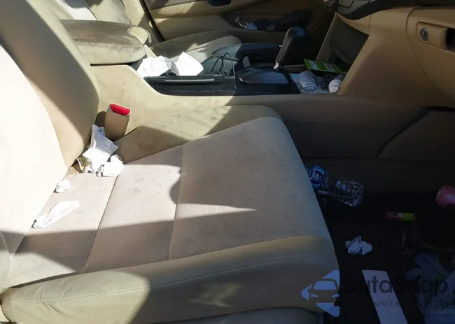 1HGCP26329A196084: 40635740