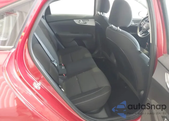 3KPF24AD9PE582727: 40635196