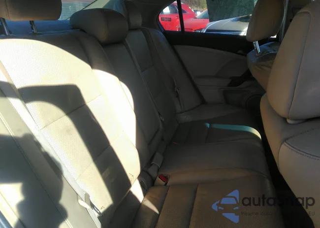 JH4CU26689C005823: 40638463