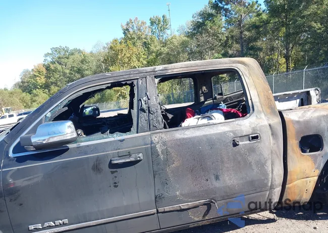 1C6SRFHT3MN524923: 40647862