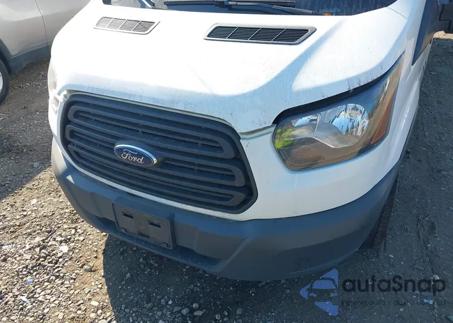 1FTYR3XM9JKA33832: 40653158