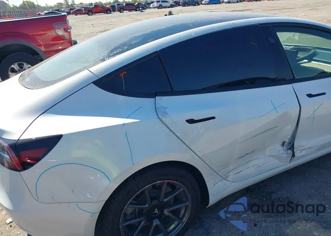 5YJ3E1EBXMF984165: 40656498