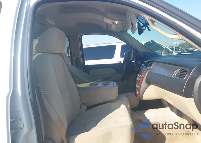 1GNFC13027R182686: 40660357