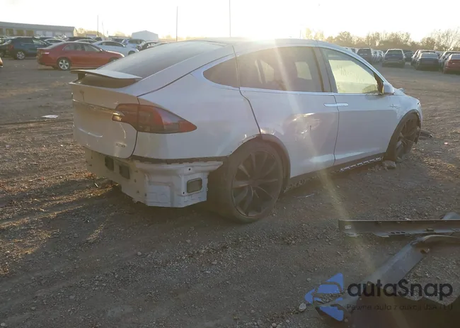 5YJXCBE20HF050017: 40667440